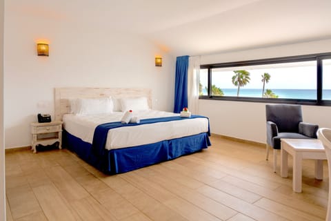 Standard Double Room, Ocean View (STD VM) | Minibar, in-room safe, free WiFi, bed sheets