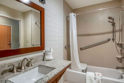 Suite, 1 King Bed, Accessible, Non Smoking | Bathroom | Free toiletries, hair dryer, towels