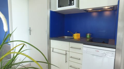 Cottage, 2 Bedrooms (4 Personnes) | Private kitchen | Fridge, microwave, oven, stovetop