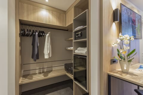 Minibar, in-room safe, desk, free WiFi