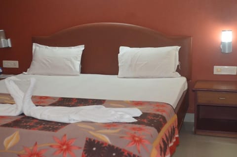 Executive Room, Smoking | 1 bedroom, in-room safe, desk