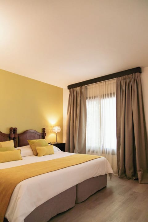 Deluxe Double Room | Premium bedding, down comforters, minibar, in-room safe