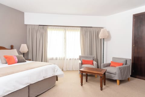 Suite | Premium bedding, down comforters, minibar, in-room safe