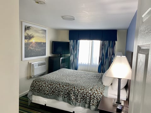 Suite, 3 Bedrooms, Non Smoking (Cottage) | Pillowtop beds, desk, iron/ironing board, free cribs/infant beds