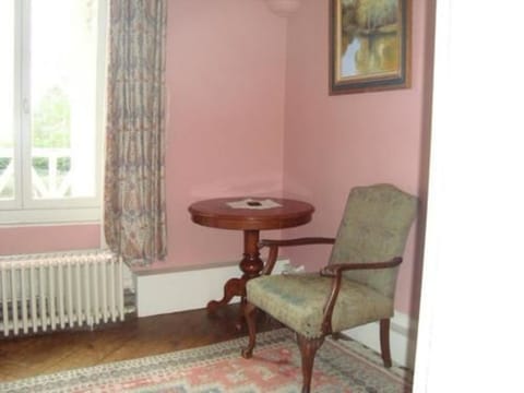 Double Room (Pivoine) | Iron/ironing board, free cribs/infant beds, free WiFi