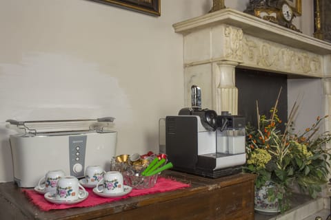 Daily continental breakfast (EUR 10 per person)