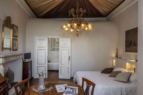 Deluxe Room | Desk, iron/ironing board, free WiFi, bed sheets