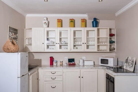 Family Cottage, 2 Bedrooms (The Vineyard) | Private kitchen | Full-size fridge, microwave, stovetop, electric kettle