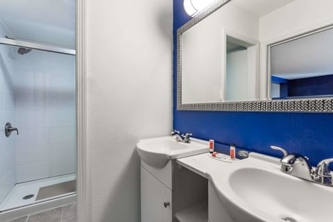 Studio Suite, 1 King Bed, Non Smoking | Bathroom | Combined shower/tub, free toiletries, hair dryer, towels