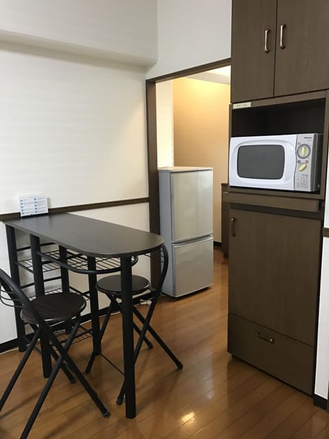 Compact Twin Room ( with Kitchenette, Check-in by 8PM), Non Smoking | In-room dining