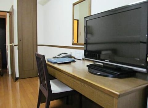 Standard Studio ( with Kitchenette / Single / Semi Double Room, Check-in by 8PM), Non Smoking | In-room business center