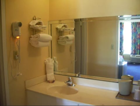 Standard Double Room | Bathroom sink