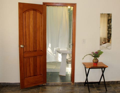 Standard Room, Mountain View | Bathroom | Combined shower/tub, free toiletries, hair dryer, towels