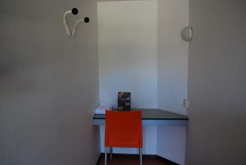 Standard Room, 1 Double Bed | Desk, blackout drapes, free WiFi, bed sheets