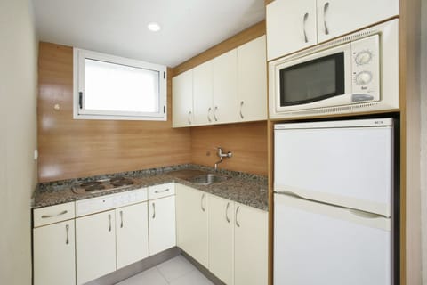 Apartment, 1 Bedroom | Private kitchen | Fridge, microwave, cookware/dishes/utensils