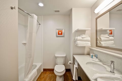 Room, 2 Queen Beds, Non Smoking, Refrigerator & Microwave | Bathroom | Shower, hair dryer, towels
