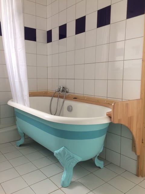 Apartment | Bathroom | Hair dryer, towels