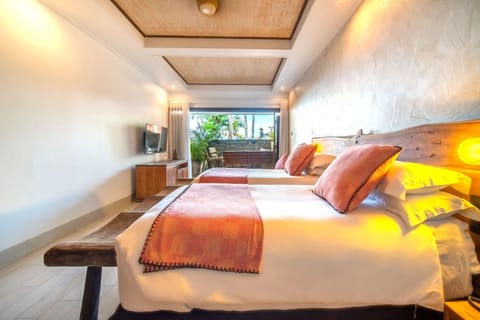 Deluxe Room, Partial Ocean View | Premium bedding, in-room safe, desk, blackout drapes