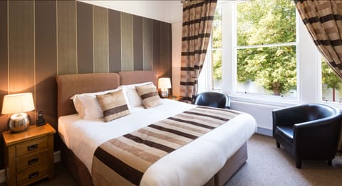 Classic Double Room, River View | Hypo-allergenic bedding, desk, iron/ironing board, WiFi