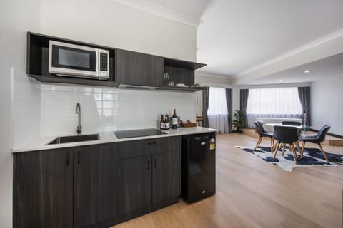 Studio Suite | Private kitchenette | Electric kettle