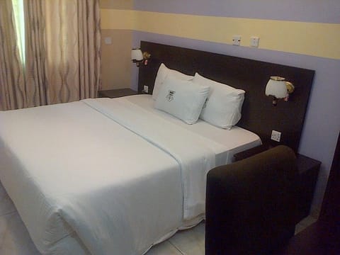 Double Room | In-room safe, desk, blackout drapes, rollaway beds