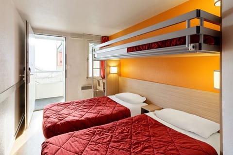 Standard Room, 3 Twin Beds | Hypo-allergenic bedding, desk, blackout drapes, free WiFi