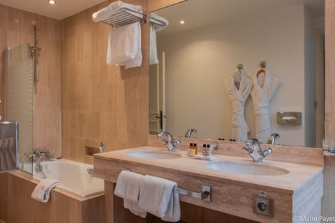 Chambre Royale - view of Place Stanislas | Bathroom | Designer toiletries, hair dryer, towels