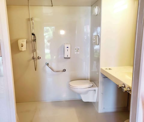 Standard Room, 1 Twin Bed | Accessible bathroom