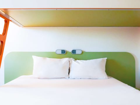 Desk, free cribs/infant beds, free WiFi, bed sheets