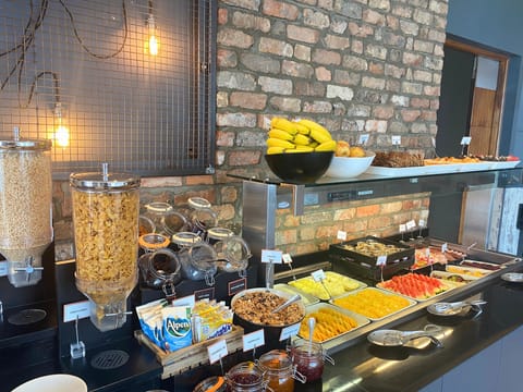 Daily full breakfast (EUR 17.00 per person)