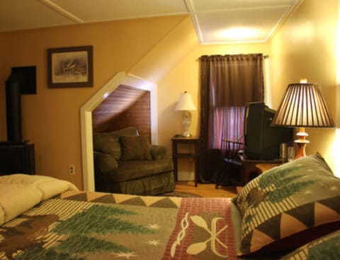 Inn Suite | Premium bedding, iron/ironing board, free WiFi, bed sheets