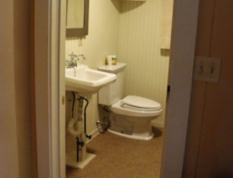 Inn Suite | Bathroom | Hair dryer, towels