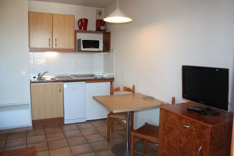 Studio for 2 | Private kitchen | Fridge, microwave, dishwasher, coffee/tea maker