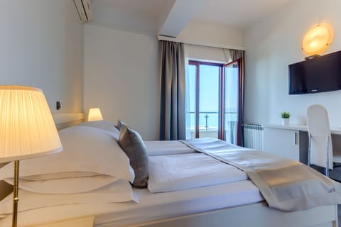 Double Room, Balcony, Sea View | In-room safe, blackout drapes, free WiFi, bed sheets