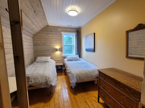 Economy Room | Pillowtop beds, free WiFi, bed sheets