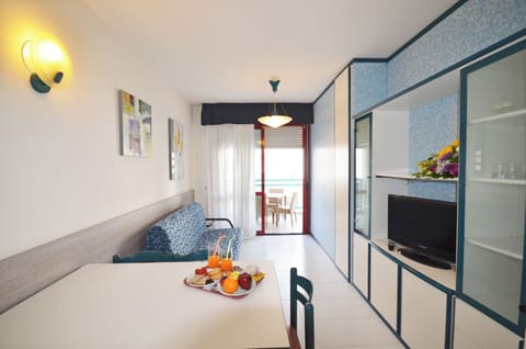 Apartment, Balcony | Living area | 50-cm flat-screen TV with satellite channels