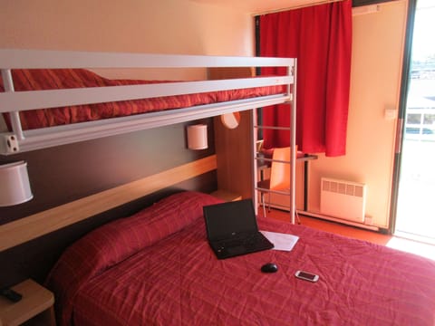 Desk, blackout drapes, free WiFi, bed sheets