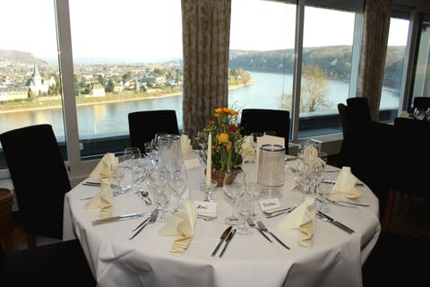 Breakfast and dinner served, German cuisine