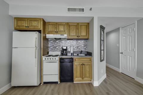 Family Condo, 1 Bedroom, Balcony, Beachside | Private kitchen | Full-size fridge, microwave, oven, stovetop