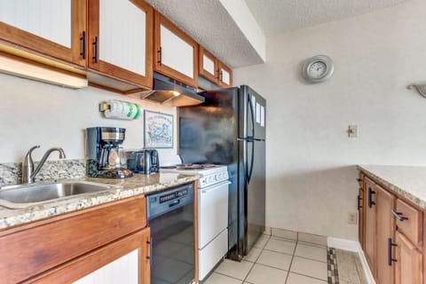 Signature Condo, 1 Bedroom, Balcony | Private kitchen | Full-size fridge, microwave, oven, stovetop