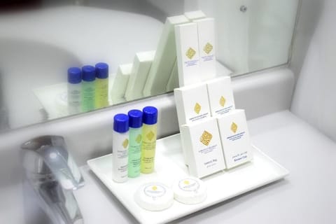 Shower, free toiletries, towels