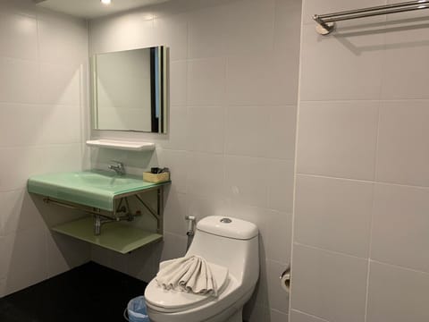 Standard Triple Room, Multiple Beds, Kitchenette, Sea View | Bathroom | Free toiletries, hair dryer, bathrobes, towels
