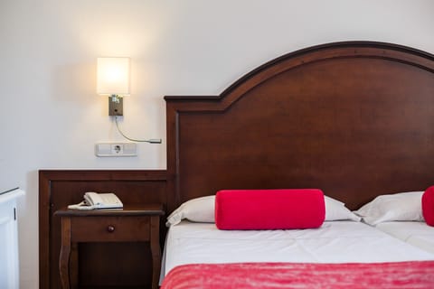 Panoramic Double Room, 1 King Bed, Pool View | Down comforters, minibar, in-room safe, desk