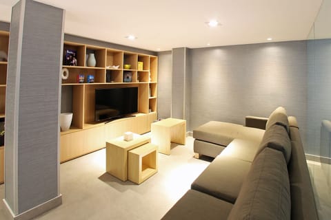 Loft | In-room safe, desk, iron/ironing board, free WiFi