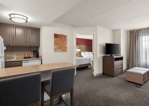 Suite, 1 Bedroom, Accessible, Kitchen (Communications) | Desk, soundproofing, free WiFi, bed sheets