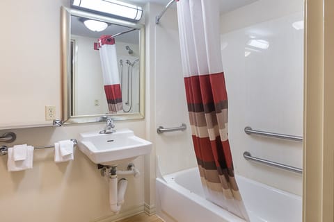 Superior Room, 1 King Bed, Accessible, Non Smoking | Bathroom | Combined shower/tub, free toiletries, hair dryer, towels