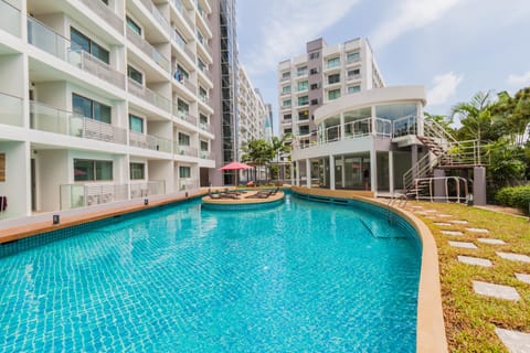 Outdoor pool, sun loungers