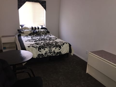 Economy Room, 1 Queen Bed | Free WiFi, bed sheets