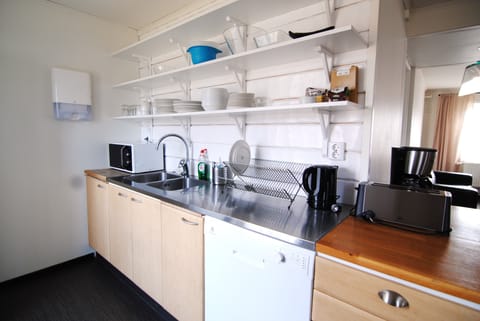 Twin Room, Shared Bathroom (Hostel) | Shared kitchen