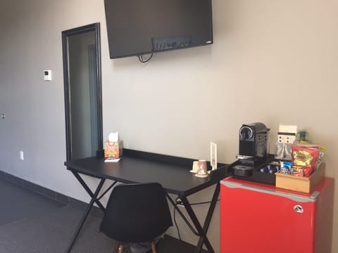 Luxury Room, 1 King Bed, City View | Egyptian cotton sheets, premium bedding, down comforters, minibar